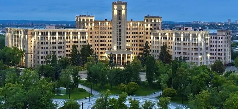 Універ ввечері